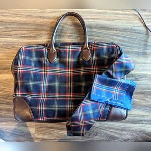 Like new Classic Brooks Brothers print computer bag, tie, handkerchief set